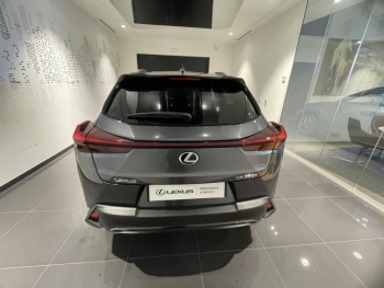 Photo 5 du bon plan LEXUS UX 300h F SPORT Design 2WD occasion à 32990 €