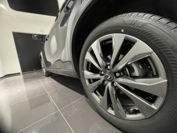 Photo 9 du bon plan LEXUS UX 300h F SPORT Design 2WD occasion à 32990 €