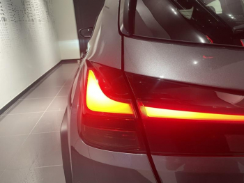 Photo 11 du bon plan LEXUS UX 300h F SPORT Design 2WD occasion à 32990 €