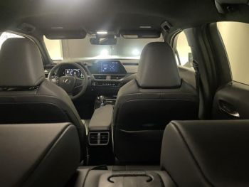 Photo 14 du bon plan LEXUS UX 300h F SPORT Design 2WD occasion à 32990 €