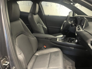 Photo 18 du bon plan LEXUS UX 300h F SPORT Design 2WD occasion à 32990 €