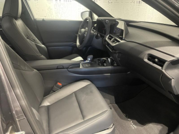Photo 19 du bon plan LEXUS UX 300h F SPORT Design 2WD occasion à 32990 €