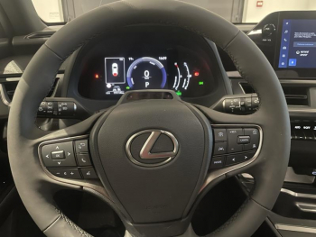 Photo 23 du bon plan LEXUS UX 300h F SPORT Design 2WD occasion à 32990 €