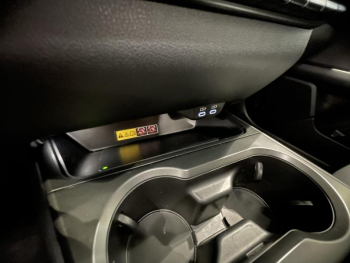 Photo 28 du bon plan LEXUS UX 300h F SPORT Design 2WD occasion à 32990 €