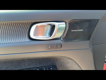 Photo 14 du bon plan VOLVO XC40 B3 163ch Plus DCT 7 occasion à 27490 €