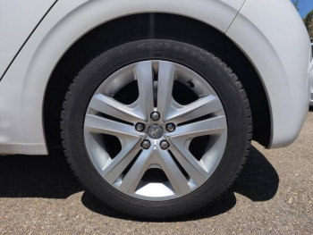 Photo 10 du bon plan PEUGEOT 208 1.2 PureTech 82ch Style 5p occasion à 6500 €