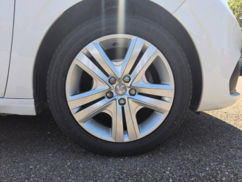 Photo 12 du bon plan PEUGEOT 208 1.2 PureTech 82ch Style 5p occasion à 6500 €