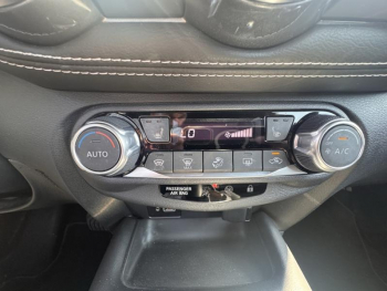 Photo 23 du bon plan NISSAN Juke 1.6 Hybrid 143ch Tekna 2022.5 occasion à 20995 €