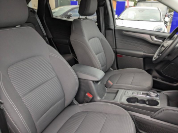 Photo 13 du bon plan FORD Kuga 2.5 Duratec 190ch FHEV E85 Titanium BVA occasion à 26990 €