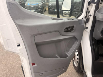 Photo 9 du bon plan FORD Transit CCb VUL P350 L4 RJ 2.2 TDCi 125ch Ambiente Caisse grand volume 20m³ + Hayon électrique occasion à 13990 €