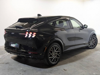 Photo 27 du bon plan FORD Mustang Mach-E 487ch Extended Range 91kWh GT AWD occasion à 47990 €