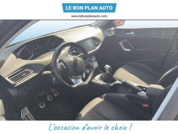 Photo 26 du bon plan PEUGEOT 308 1.2 Puretech 110ch Style S&S 5p occasion à 7499 €