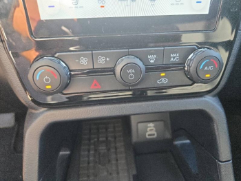 Photo 27 du bon plan FORD Ranger VUL 2.0 EcoBlue 205ch Stop&Start Double Cabine Limited e-4WD BVA10 occasion à 53290 €