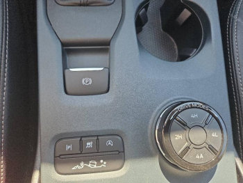 Photo 29 du bon plan FORD Ranger VUL 2.0 EcoBlue 205ch Stop&Start Double Cabine Limited e-4WD BVA10 occasion à 53290 €