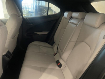 Photo 15 du bon plan LEXUS UX 250h 4WD Luxe Plus  MY22 occasion à 27990 €