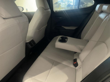Photo 16 du bon plan LEXUS UX 250h 4WD Luxe Plus  MY22 occasion à 27990 €