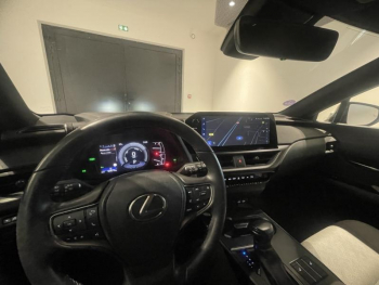 Photo 23 du bon plan LEXUS UX 250h 4WD Luxe Plus  MY22 occasion à 27990 €