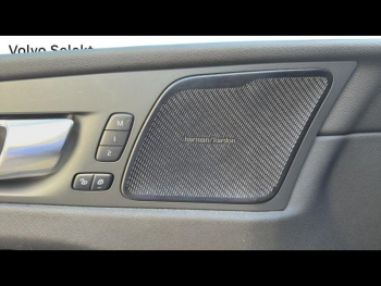 Photo 20 du bon plan VOLVO XC60 T6 AWD 253 + 145ch Utimate Style Dark Geartronic occasion à 47990 €
