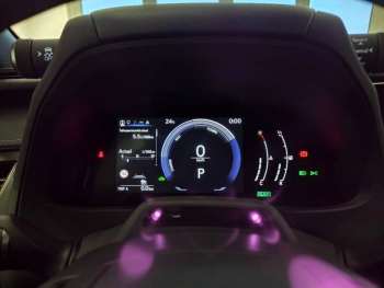 Photo 5 du bon plan LEXUS UX 300h F SPORT Design 2WD MC25 occasion à 36900 €