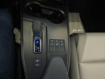 Photo 11 du bon plan LEXUS UX 300h F SPORT Design 2WD MC25 occasion à 36900 €