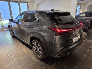 Photo 15 du bon plan LEXUS UX 300h F SPORT Design 2WD MC25 occasion à 36900 €