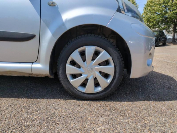 Photo 10 du bon plan TOYOTA Aygo 1.0 VVT-i 68ch Dynamic 5p occasion à 5980 €