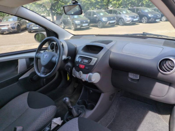 Photo 15 du bon plan TOYOTA Aygo 1.0 VVT-i 68ch Dynamic 5p occasion à 5980 €