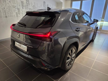 Photo 17 du bon plan LEXUS UX 300h F SPORT Design 2WD MC25 occasion à 32490 €