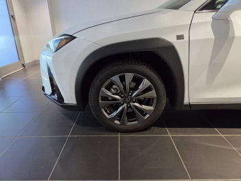 Photo 16 du bon plan LEXUS UX 300h F SPORT Design 2WD MC25 occasion à 36990 €
