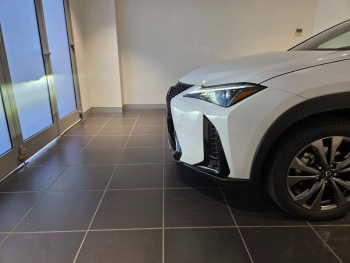 Photo 17 du bon plan LEXUS UX 300h F SPORT Design 2WD MC25 occasion à 36990 €