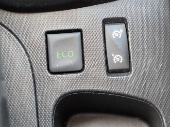 Photo 21 du bon plan RENAULT Captur 0.9 TCe 90ch Stop&Start energy Intens eco² occasion à 6800 €