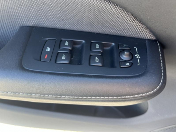 Photo 15 du bon plan VOLVO V60 B3 163ch R-Design Geartronic 8 occasion à 24900 €