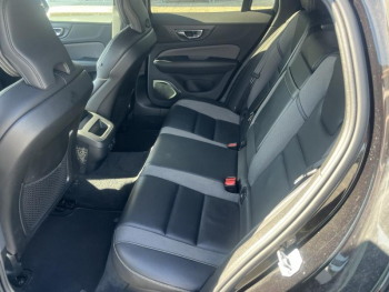 Photo 18 du bon plan VOLVO V60 B3 163ch R-Design Geartronic 8 occasion à 24900 €
