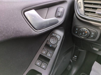 Photo 14 du bon plan FORD Fiesta 1.0 Flexifuel 95ch Active X 5p occasion à 15490 €