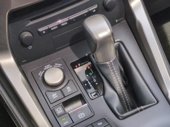 Photo 23 du bon plan LEXUS NX 200t 4WD Luxe occasion à 18990 €