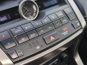 Photo 27 du bon plan LEXUS NX 200t 4WD Luxe occasion à 18990 €