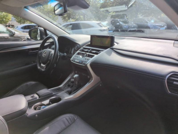 Photo 16 du bon plan LEXUS NX 300h 4WD Executive occasion à 25990 €