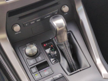 Photo 23 du bon plan LEXUS NX 300h 4WD Executive occasion à 25990 €