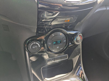 Photo 15 du bon plan FORD Fiesta 1.0 EcoBoost 100ch Stop&Start Titanium 5p occasion à 10890 €