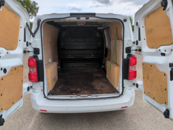 Photo 18 du bon plan CITROEN Jumpy Fg VUL M 2.0 BlueHDi 145ch S&S Driver occasion à 17900 €