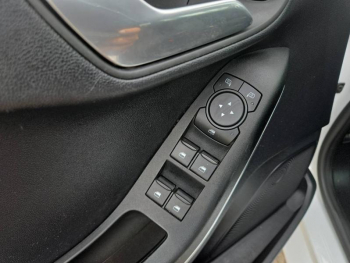 Photo 32 du bon plan FORD Fiesta 1.0 Flexifuel 95ch Titanium Business 5p occasion à 14790 €
