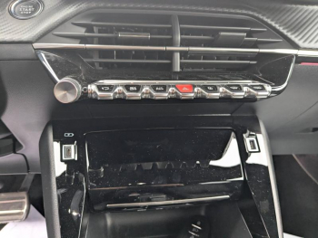 Photo 16 du bon plan PEUGEOT 2008 1.2 PureTech 130ch S&S GT EAT8 occasion à 17990 €