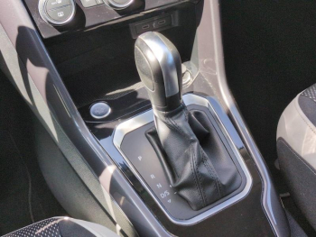 Photo 21 du bon plan VOLKSWAGEN T-Roc 1.5 TSI EVO 150ch Carat DSG7 S&S occasion à 19490 €