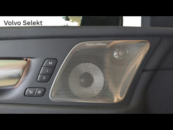 Photo 17 du bon plan VOLVO XC60 T6 Hybride Rechargeable 253 + 145ch Black Edition Geartronic 8 AWD occasion à 49900 €