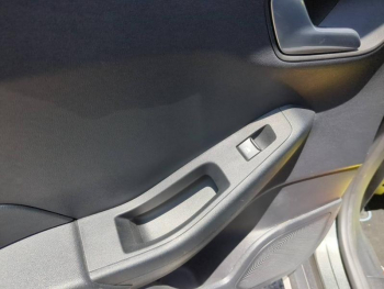 Photo 16 du bon plan FORD Fiesta 1.0 Flexifuel 95ch Active X 5p occasion à 14990 €