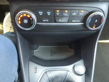 Photo 28 du bon plan FORD Fiesta 1.0 Flexifuel 95ch Active X 5p occasion à 14990 €