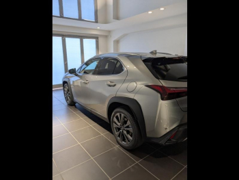 Photo 14 du bon plan LEXUS UX 300h F SPORT Design 2WD MC25 occasion à 31890 €