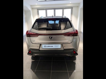 Photo 15 du bon plan LEXUS UX 300h F SPORT Design 2WD MC25 occasion à 31890 €
