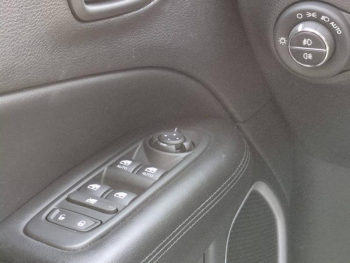 Photo 21 du bon plan JEEP Compass 2.0 MultiJet II 140ch Brooklyn Edition 4x4 BVA9 occasion à 15900 €