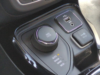 Photo 22 du bon plan JEEP Compass 2.0 MultiJet II 140ch Brooklyn Edition 4x4 BVA9 occasion à 15900 €